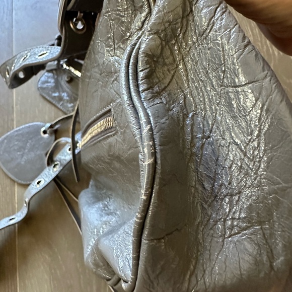 BALENCIAGA SMALL LE CAGOLE SHOULDER BAG IN GREY WITH AGED SILVER HARDWARE - Picture 7 of 16